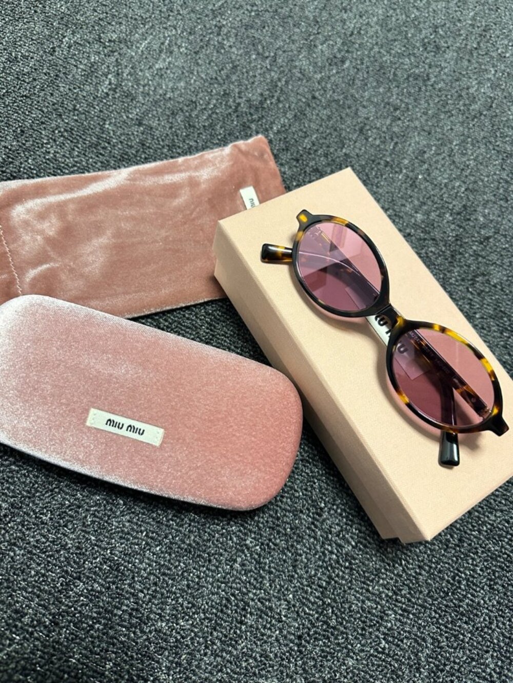 Miu Miu Sunglasses - Picture 5 of 9